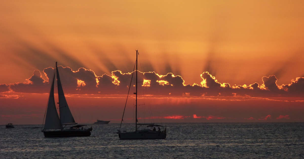 Una puesta de sol en Ibiza en barco