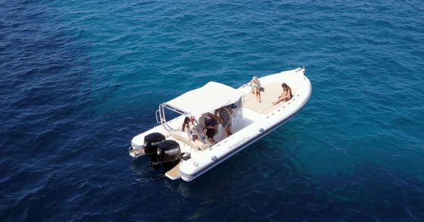 Ibiza by boat: a unique experience to enjoy with family or friends